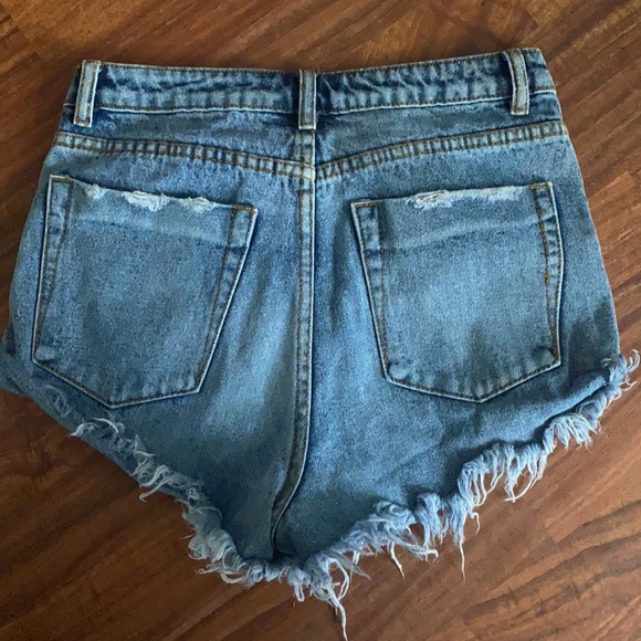 Signature8 High Waisted Mid Wash Cutoff Shorts - Picture 7 of 8